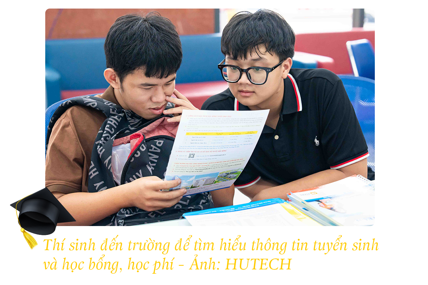 Nhiều thí sinh đến HUTECH đăng ký học bổng 25% - Ảnh 2