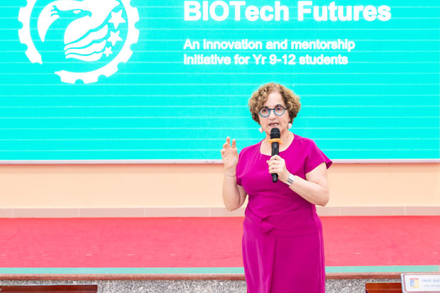 Học sinh Royal School thảo luận cùng giáo sư hàng đầu thế giới