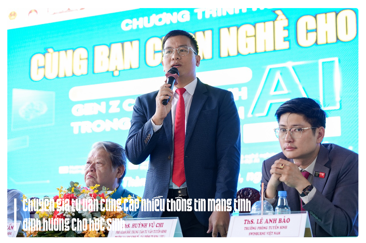 UEF cùng gen Z chọn ngành trong kỷ nguyên AI và xét học bổng sớm UEF cùng gen Z chọn ngành trong kỷ nguyên AI và xét học bổng sớm