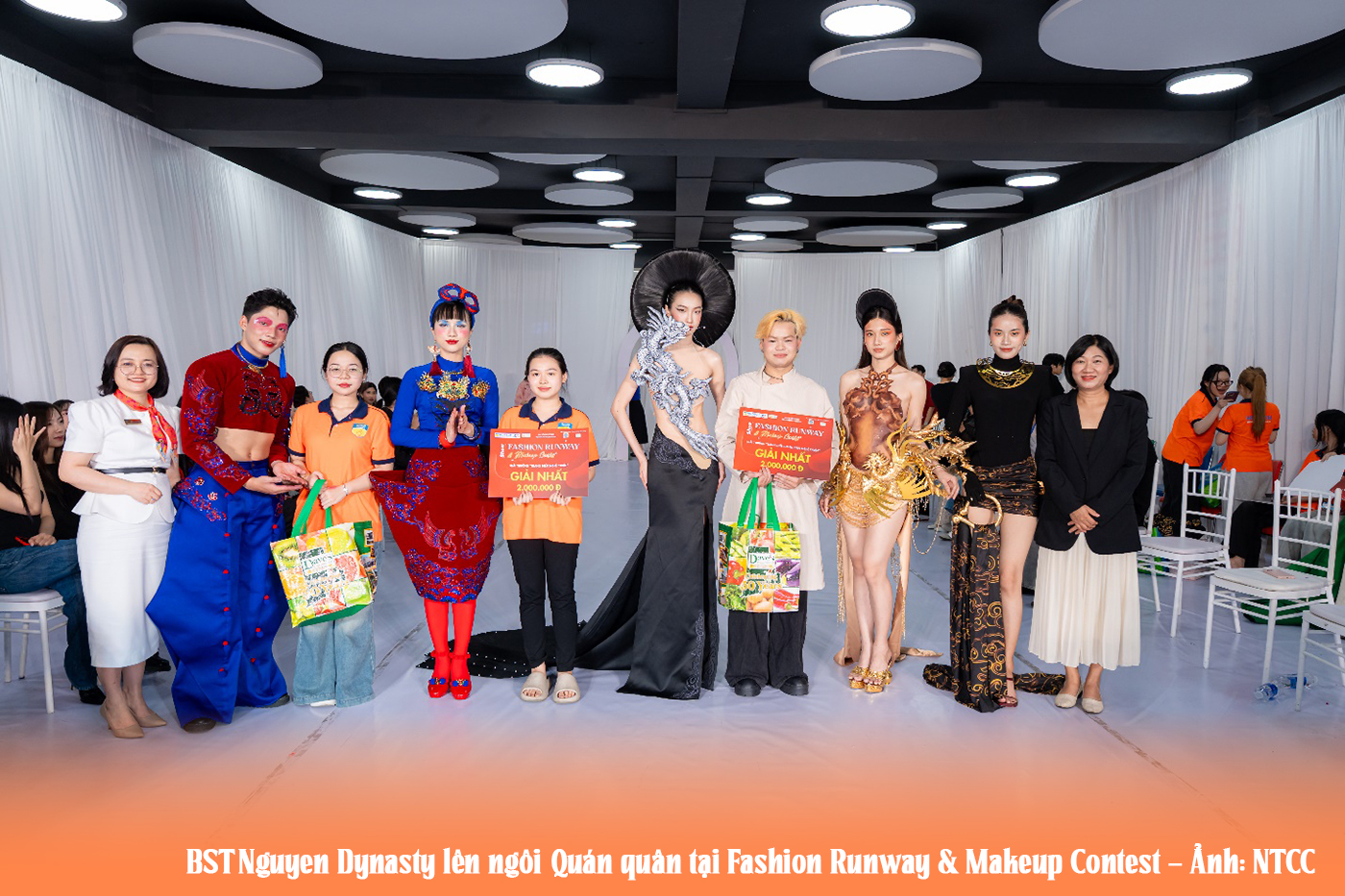 Thời trang trẻ với tham vọng đưa di sản vào đời sống đương đại - Ảnh 4 Thời trang trẻ với tham vọng đưa di sản vào đời sống đương đại - Ảnh 4