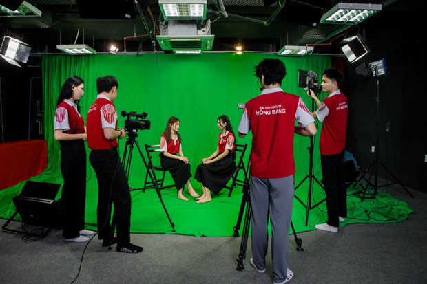 Học sinh lớp 12 tìm hiểu học bổng, học phí đại học từ sớm