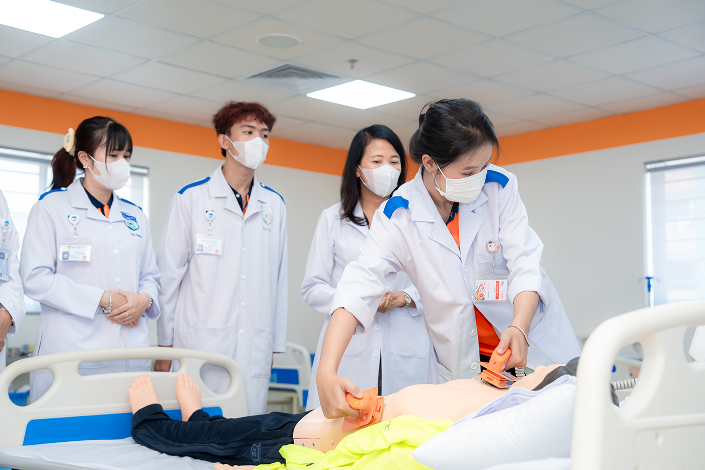 Bệnh viện đồng hành cùng HUTECH đào tạo bác sĩ - Ảnh 8