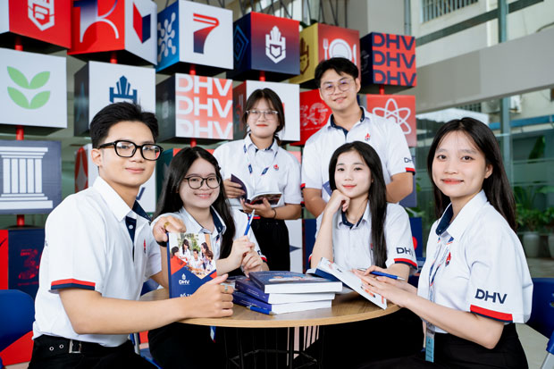 Từ điểm sàn 15 đến học bổng 75 tỷ: DHV làm điều khiến 2K8 khó ′ngồi yên′
