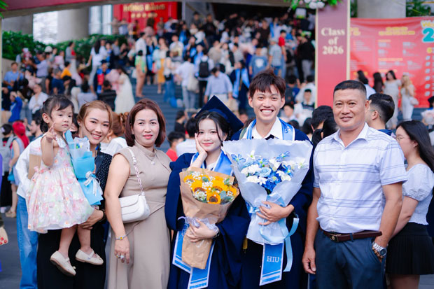Gần 1.000 kỹ sư, kiến trúc sư, cử nhân HIU sẵn sàng bước vào thị trường lao động Gần 1.000 kỹ sư, kiến trúc sư, cử nhân HIU sẵn sàng bước vào thị trường lao động