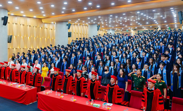 Gần 1.000 kỹ sư, kiến trúc sư, cử nhân HIU sẵn sàng bước vào thị trường lao động Gần 1.000 kỹ sư, kiến trúc sư, cử nhân HIU sẵn sàng bước vào thị trường lao động