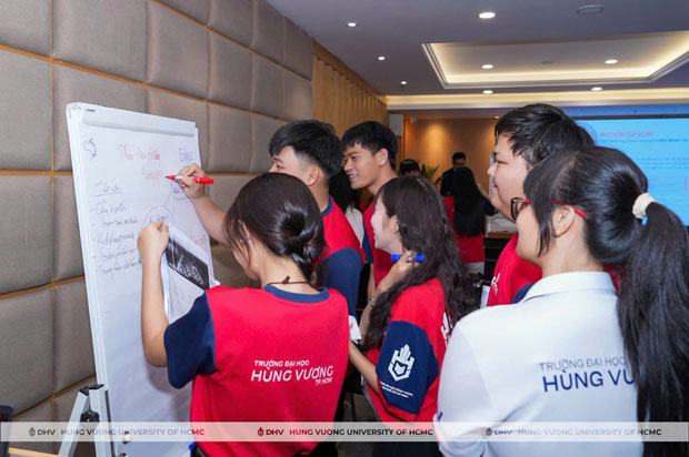 Phụ huynh hiện đại chọn gì: Học phí kỳ đầu hay trường đồng hành đường dài?