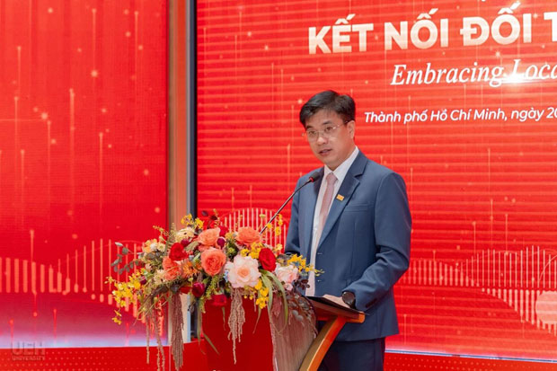 UEH và bước chuyển đồng sáng tạo: Đưa tri thức thành giải pháp thực tiễn UEH và bước chuyển đồng sáng tạo: Đưa tri thức thành giải pháp thực tiễn