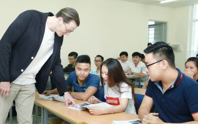Thêm cơ hội vào đại học bằng học bạ tại UEF đến 31-7