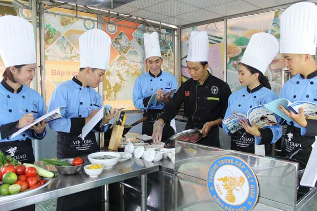 Học hành dở dang vẫn có cách để tiến thân lập nghiệp - ảnh 1