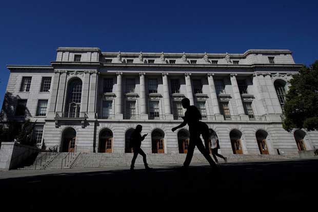 Đại học tại Mỹ California sẽ bỏ dùng điểm thi SAT và ACT để tuyển sinh