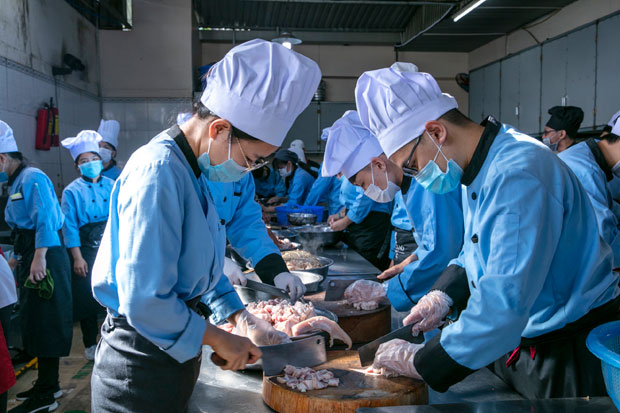 Trung cấp Việt Giao thu hút học sinh theo học nghề bếp, du lịch - ảnh 4