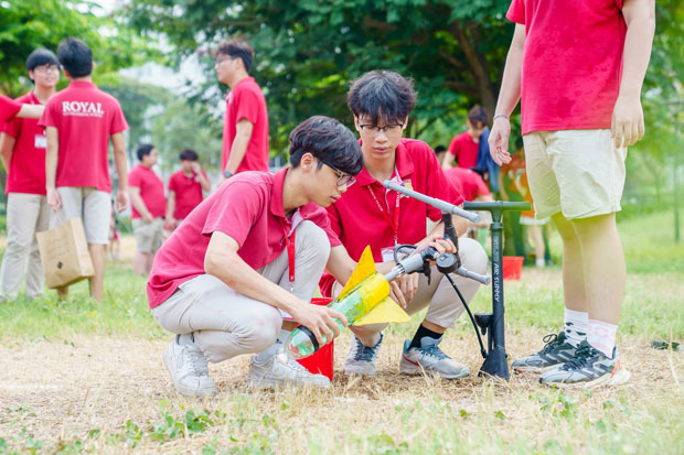 Học sinh trường quốc tế chế tạo tên lửa nước - ảnh 5