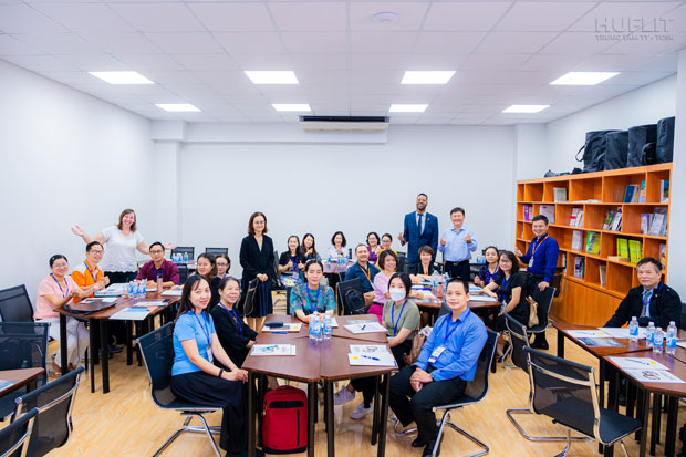 HUFLIT phối hợp cùng Đại sứ quán Hoa Kỳ tại Việt Nam nâng cao năng lực giảng dạy tiếng Anh cho giảng viên - ảnh 1