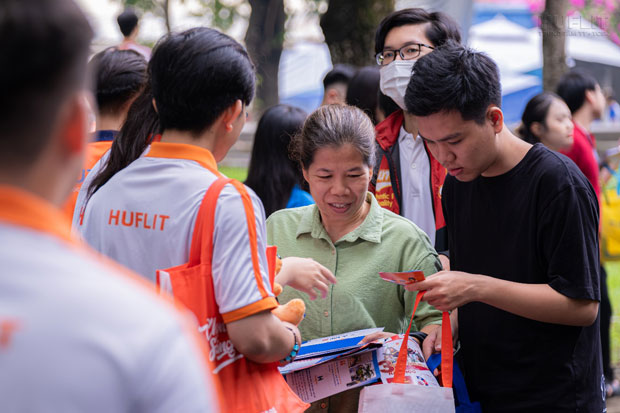 HUFLIT gia tăng cơ hội nhận học bổng, đồng hành cùng thí sinh đăng ký NV xét tuyển ĐH - ảnh 1