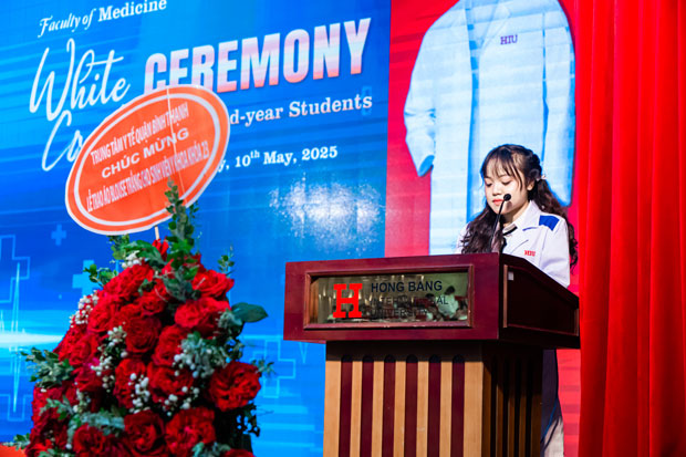 HIU trao hơn 200 áo blouse trắng, đánh dấu cột mốc SV Y Khoa