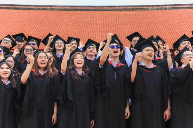 Chắp cánh ước mơ với học bổng Tiếp bước hành trình