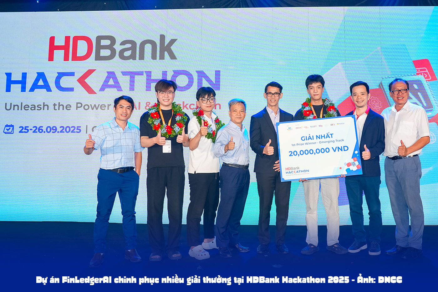 Sinh viên phát triển giải pháp trợ lý tài chính bằng AI