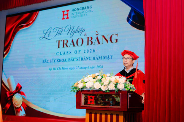 HIU trao bằng cho khóa Bác sĩ Y khoa đầu tiên