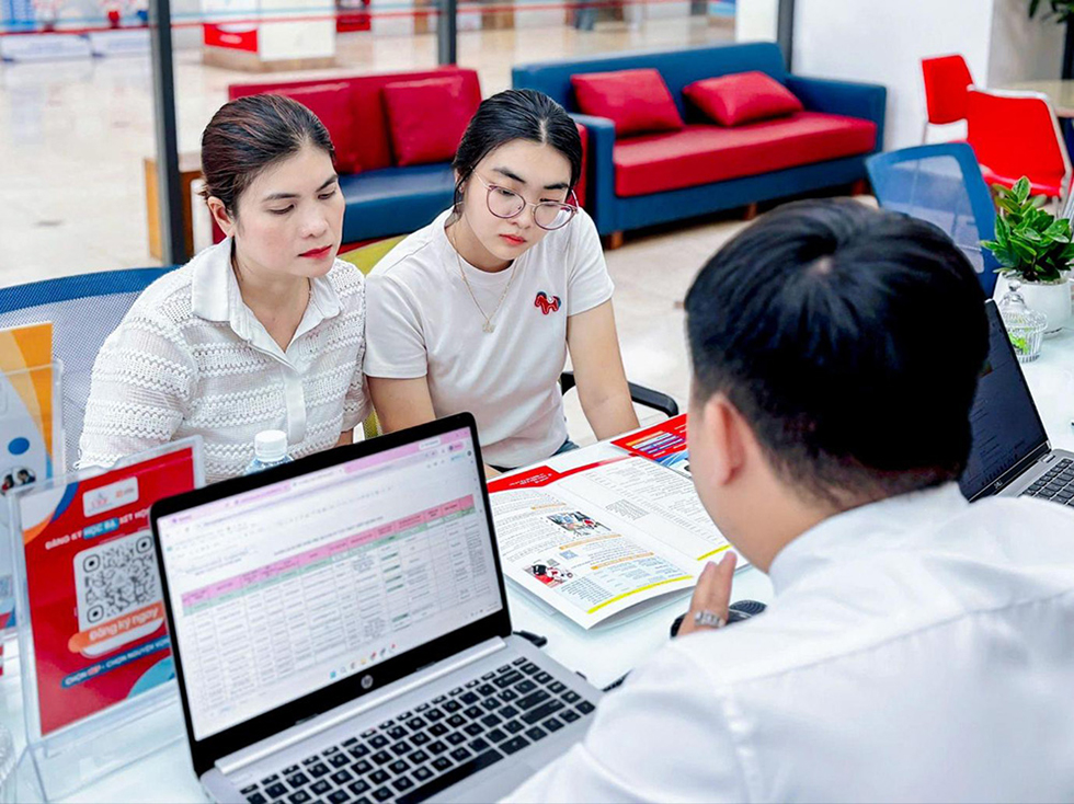UEF song hành cùng thí sinh đặt nguyện vọng 1 - Ảnh 2