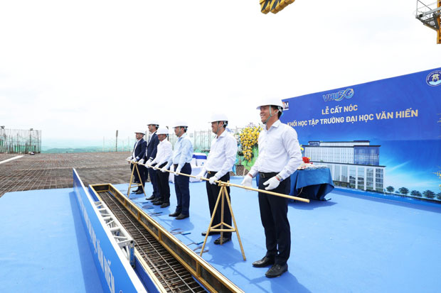 Trường Đại học Văn Hiến cất nóc Khối đào tạo học tập thực hành HEC2 Trường Đại học Văn Hiến cất nóc Khối đào tạo học tập thực hành HEC2