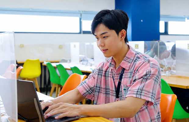 Trải nghiệm thực tiễn: Hành trình phát triển toàn diện của sinh viên HUFLIT
