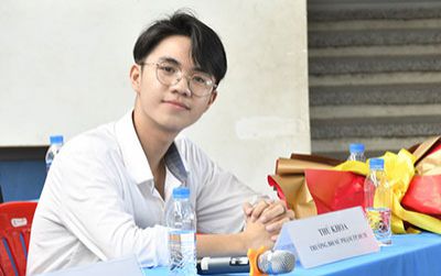 Thủ khoa khối D14: Học tiếng Anh trên mạng, học văn xong nghe nhạc rock