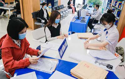 Thí sinh nấn ná nhập học, trường cảnh báo 'mất cả chì lẫn chài' nếu cứ chờ
