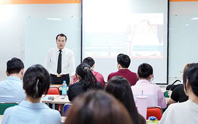 UEF đào tạo thạc sĩ Marketing thực tiễn, gắn với xu thế chuyển đổi số