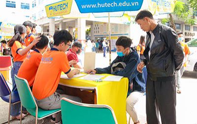 Xét học bạ - giải pháp an toàn khi điểm chuẩn nguyện vọng đột biến