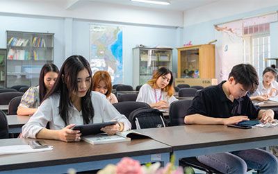 Trải nghiệm phòng học tiếng Hàn thông minh KLaSS ngay tại HUFLIT