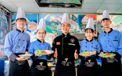 Việt Giao tổ chức nhập học ngành du lịch, khách sạn và bếp