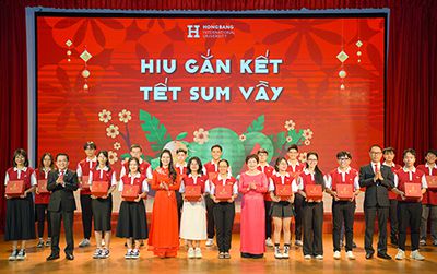 HIU trao học bổng và quà Tết cho sinh viên toàn trường dịp Xuân Giáp Thìn 2024