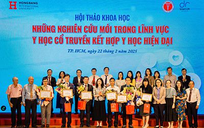 Sinh viên khối ngành sức khỏe học gì từ Hội thảo Đông - Tây y kết hợp