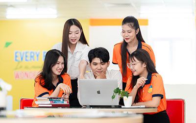 HUTECH công bố học phí khóa 2026 ổn định toàn khóa, học bổng đến 100% học phí