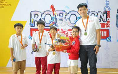 Học sinh Tiểu học VAS đam mê sáng tạo và lập trình robot
