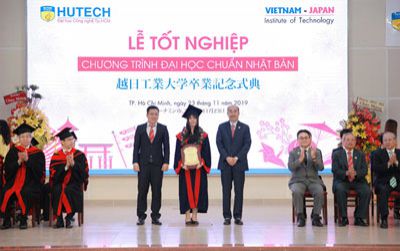 Long trọng lễ tốt nghiệp khóa đầu tiên chương trình Đại học theo chuẩn Nhật Bản