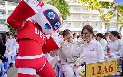UEF cùng gen Z chọn ngành trong kỷ nguyên AI và xét học bổng sớm
