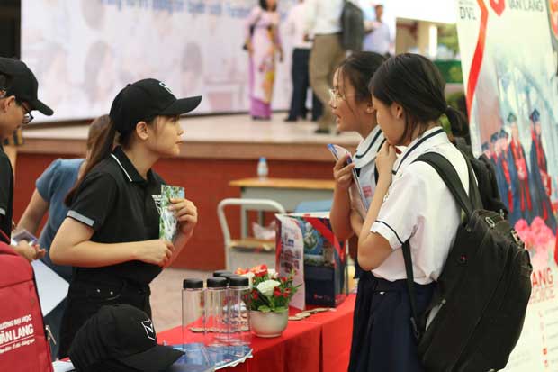 Đại học Văn Lang tổ chức ngày hội Tư vấn tuyển sinh online 2020 - ảnh 2