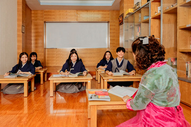 Trường ĐH Văn Hiến công bố gói hỗ trợ học tập khủng dành cho thí sinh - ảnh 2 Trường ĐH Văn Hiến công bố gói hỗ trợ học tập khủng dành cho thí sinh - ảnh 2