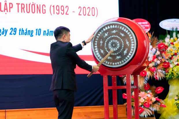 HUFLIT không tăng học phí suốt 04 học kỳ - ảnh 1 HUFLIT không tăng học phí suốt 04 học kỳ - ảnh 1