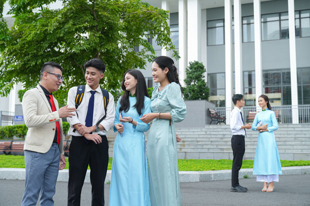 ĐH Văn Hiến hỗ trợ 50% học phí 02 học kỳ cho thí sinh - ảnh 2 ĐH Văn Hiến hỗ trợ 50% học phí 02 học kỳ cho thí sinh - ảnh 2