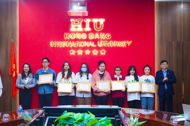 HIU trao học bổng và quà Tết cho sinh viên toàn trường dịp Xuân Giáp Thìn 2024 - ảnh 4