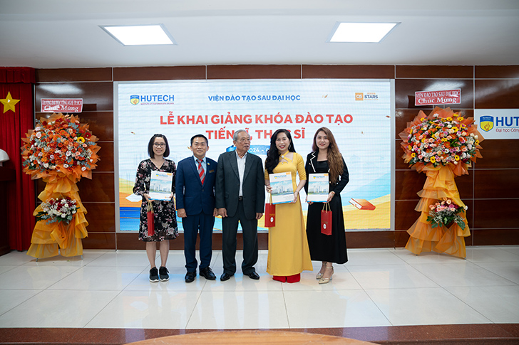 HUTECH khai giảng khóa đào tạo thạc sĩ, tiến sĩ đợt 1 - năm 2024 - ảnh 4 HUTECH khai giảng khóa đào tạo thạc sĩ, tiến sĩ đợt 1 - năm 2024 - ảnh 4