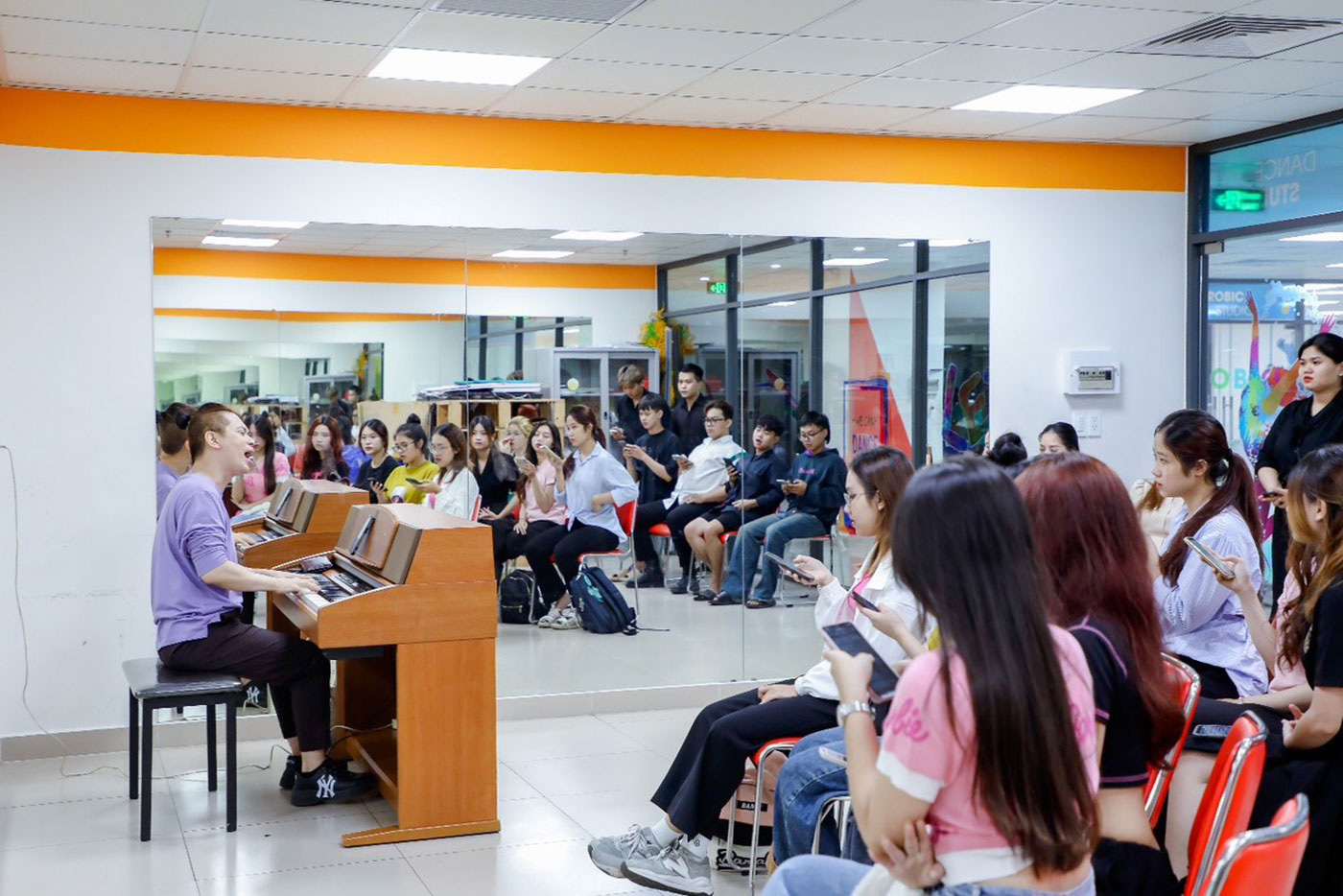 Gen Z trải nghiệm môi trường đại học ngay sau thi THPT - ảnh 5 Gen Z trải nghiệm môi trường đại học ngay sau thi THPT - ảnh 5