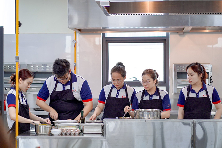 Gen Z trải nghiệm môi trường đại học ngay sau thi THPT - ảnh 3 Gen Z trải nghiệm môi trường đại học ngay sau thi THPT - ảnh 3