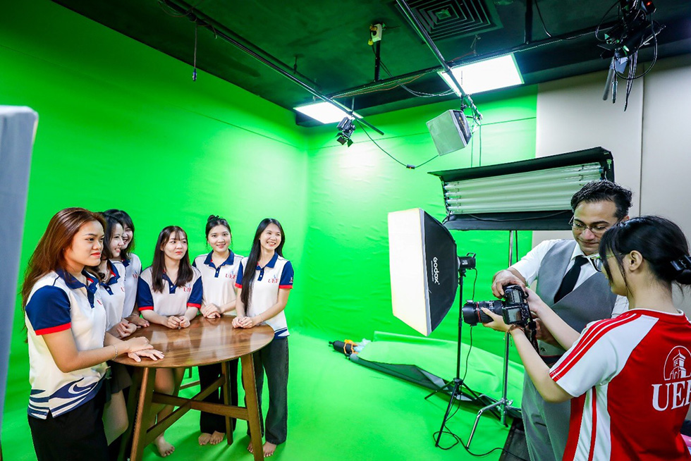 Gen Z trải nghiệm môi trường đại học ngay sau thi THPT - ảnh 2 Gen Z trải nghiệm môi trường đại học ngay sau thi THPT - ảnh 2