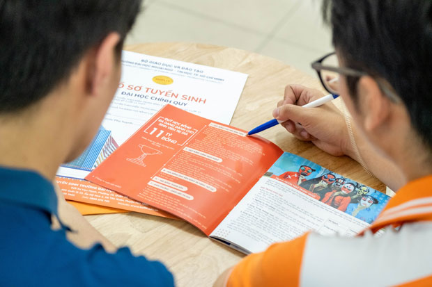 Săn học bổng 50% học phí toàn khóa tại HUFLIT bằng điểm học bạ THPT - ảnh 1 Săn học bổng 50% học phí toàn khóa tại HUFLIT bằng điểm học bạ THPT - ảnh 1