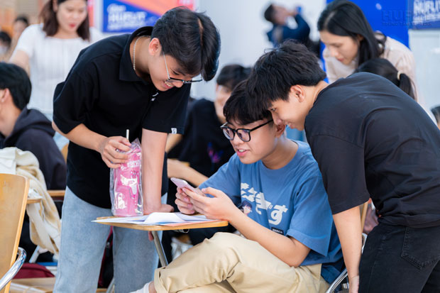 Săn học bổng 50% học phí toàn khóa tại HUFLIT bằng điểm học bạ THPT - ảnh 2 Săn học bổng 50% học phí toàn khóa tại HUFLIT bằng điểm học bạ THPT - ảnh 2