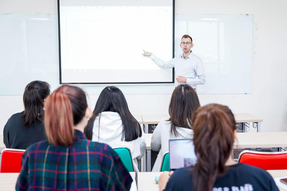 UEF ưu đãi cho thí sinh đăng ký nhập học sớm - ảnh 2 UEF ưu đãi cho thí sinh đăng ký nhập học sớm - ảnh 2