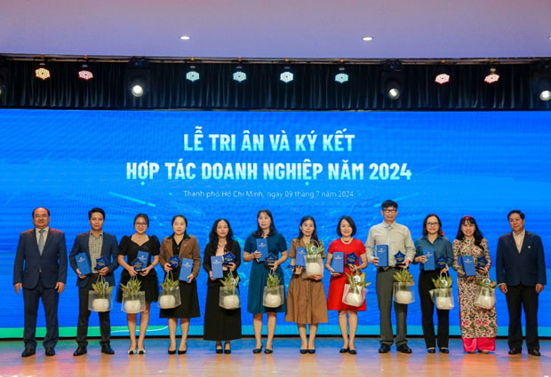 Mạng lưới hợp tác với hơn 500 doanh nghiệp của VHU giải quyết nhu cầu việc làm cho sinh viên - ảnh 2 Mạng lưới hợp tác với hơn 500 doanh nghiệp của VHU giải quyết nhu cầu việc làm cho sinh viên - ảnh 2